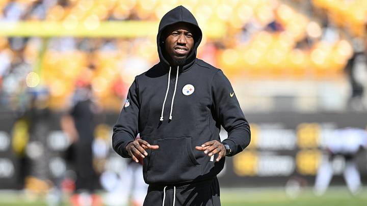Pittsburgh Steelers cornerback Joey Porter Jr. watches warm-ups for a game against the Cincinnati Bengals at Acrisure Stadium. Mandatory Credit: Barry Reeger-Imagn Images Pittsburgh Steelers cornerback Joey Porter Jr. watches warm-ups for a game against the Cincinnati Bengals at Acrisure Stadium. Mandatory Credit: Barry Reeger-Imagn Images