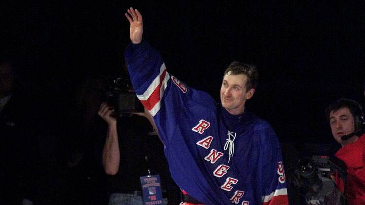 April 18, 1999; New York, NY, USA; New York Rangers' Wayne Gretzky waves goodbye after his final hockey game. Mandatory Credit: Robert Deutsch/USA TODAY NETWORK April 18, 1999; New York, NY, USA; New York Rangers' Wayne Gretzky waves goodbye after his final hockey game. Mandatory Credit: Robert Deutsch/USA TODAY NETWORK