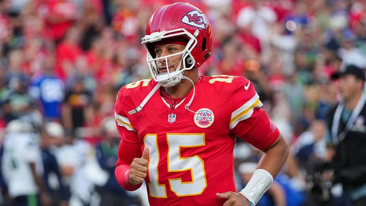 Aug 28, 2026; Kansas City, Missouri, USA; Kansas City Chiefs quarterback Patrick Mahomes (15) runs on field against the Seattle Seahawks after introductions prior to the game at Arrowhead Stadium. Mandatory Credit: Denny Medley-Imagn Images Aug 28, 2026; Kansas City, Missouri, USA; Kansas City Chiefs quarterback Patrick Mahomes (15) runs on field against the Seattle Seahawks after introductions prior to the game at Arrowhead Stadium. Mandatory Credit: Denny Medley-Imagn Images