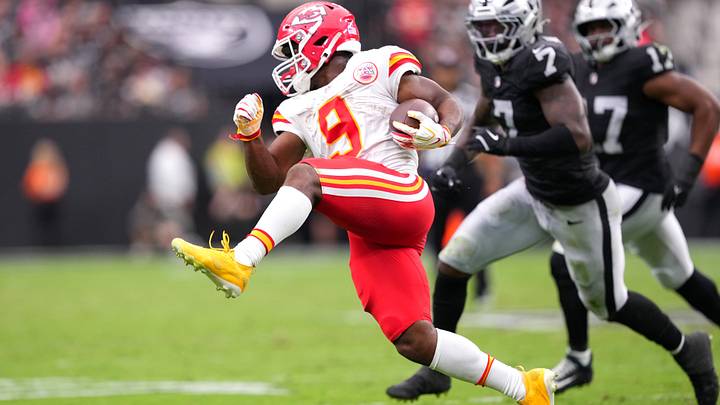 Oct 4, 2026; Paradise, Nevada, USA; Kansas City Chiefs running back Kenneth Walker III (9) runs the ball against Las Vegas Raiders linebacker Quay Walker (7) and defensive end Kwity Paye (95) during the second at Allegiant Stadium. Mandatory Credit: Joe Camporeale-Imagn Images Oct 4, 2026; Paradise, Nevada, USA; Kansas City Chiefs running back Kenneth Walker III (9) runs the ball against Las Vegas Raiders linebacker Quay Walker (7) and defensive end Kwity Paye (95) during the second at Allegiant Stadium. Mandatory Credit: Joe Camporeale-Imagn Images