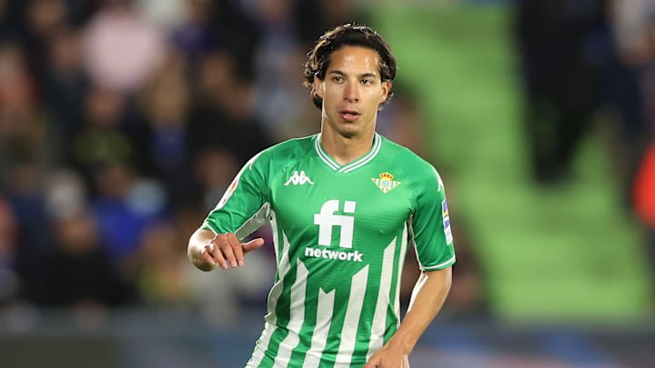 Santiago Baños habló sobre la posible llegada de Diego Lainez