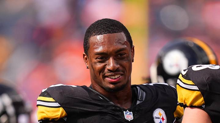 Sep 15, 2024; Denver, Colorado, USA; Pittsburgh Steelers safety DeShon Elliott (25) during the first quarter against the Denver Broncos at Empower Field at Mile High. Mandatory Credit: Ron Chenoy-Imagn Images