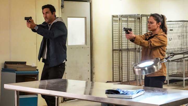 “Divided We Conquer” – Following a devastating ambush with a deadly bioweapon, the NCIS team must track down a mysterious terrorist group before they can strike again, on the conclusion of the two-part third season finale of the CBS Original series NCIS: HAWAI’I, Monday, May. 6 (10:00-11:00 PM, ET/PT) on the CBS Television Network, and streaming on Paramount+ (live and on demand for Paramount+ with SHOWTIME subscribers, or on demand for Paramount+ Essential subscribers the day after the episode