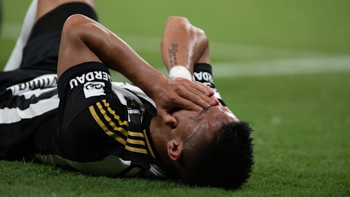 Cuello sentiu lesão na partida contra o Athletic Cuello sentiu lesão na partida contra o Athletic