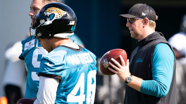 Jacksonville Jaguars head coach Liam Coen talks with teammates Jacksonville Jaguars punter Logan Cooke (9) and Jacksonville Jaguars long snapper Ross Matiscik (46) during the Jacksonville Jaguars’ third mandatory minicamp Thursday June 12, 2025 at the Miller Electric Center in Jacksonville, Fla. [Doug Engle/Florida Times-Union]