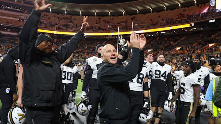 Nov 29, 2025; Knoxville, Tennessee, USA; Vanderbilt Commodores head coach Clark Lea celebrates with his team after a game against the Tennessee Volunteers at Neyland Stadium. Mandatory Credit: Randy Sartin-Imagn Images Nov 29, 2025; Knoxville, Tennessee, USA; Vanderbilt Commodores head coach Clark Lea celebrates with his team after a game against the Tennessee Volunteers at Neyland Stadium. Mandatory Credit: Randy Sartin-Imagn Images