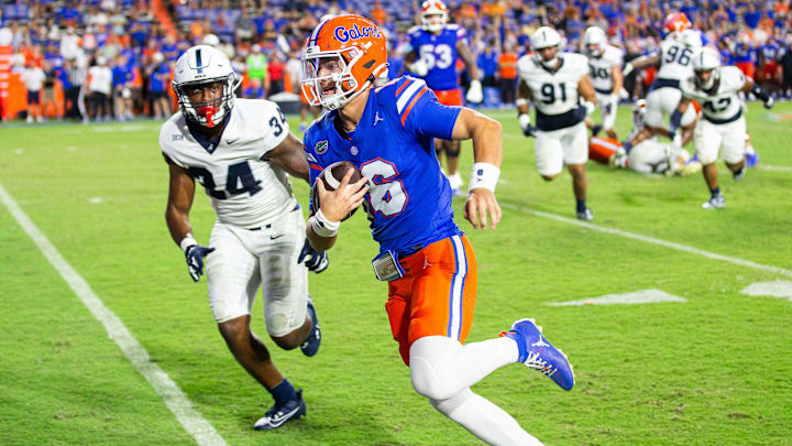 Florida Gators quarterback Aidan Warner (16) 
