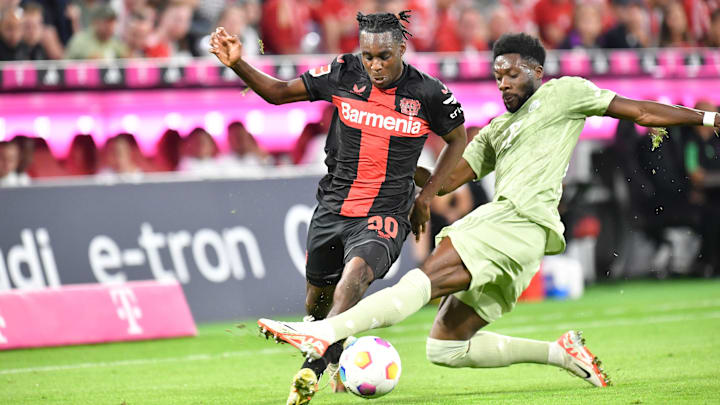 Jeremie Frimpong und Alphonso Davies gehören zu den schnellsten Spielern im Spiel Jeremie Frimpong und Alphonso Davies gehören zu den schnellsten Spielern im Spiel