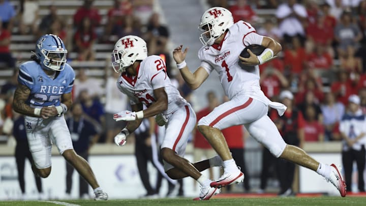 Sep 6, 2025; Houston, Texas, USA; Houston Cougars quarterback Conner Weigman (1) runs with the ball and scores a touchdown during the third quarter against the Rice Owls at Rice Stadium. Mandatory Credit: Troy Taormina-Imagn Images Sep 6, 2025; Houston, Texas, USA; Houston Cougars quarterback Conner Weigman (1) runs with the ball and scores a touchdown during the third quarter against the Rice Owls at Rice Stadium. Mandatory Credit: Troy Taormina-Imagn Images