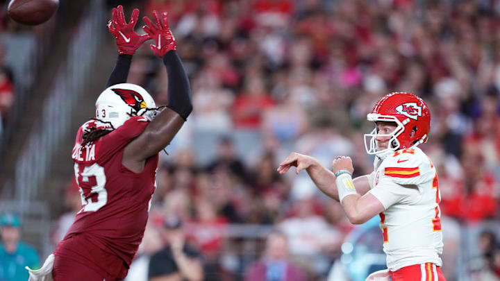 Aug 19, 2023; Glendale, Arizona, USA; Kansas City Chiefs quarterback Shane Buechele (12) throws the