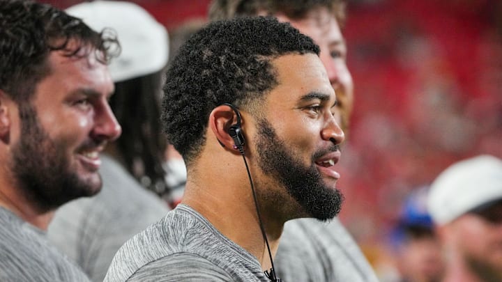 Caleb Williams and his offensive line seem to be hitting it off on the sidelines during preseason.