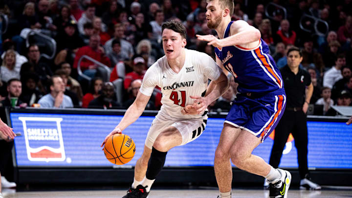 Cincinnati Bearcats outlast Evansville Purple Aces at Fifth Third Arena in 2023
