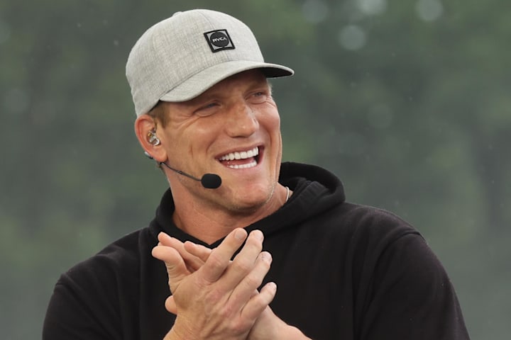 A.J. Hawk Shares Aaron Rodgers Texts About Steelers