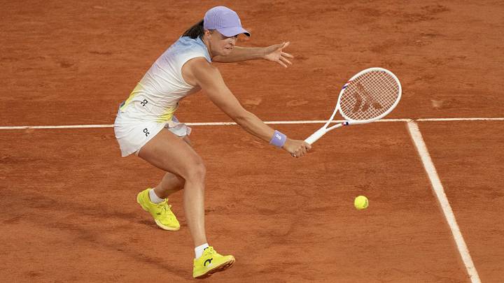Iga Swiatek is a massive favorite against Sara Beijlek in the first round of the French Open.