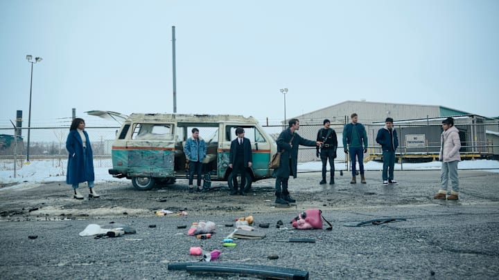 The Umbrella Academy. (L to R) Emmy Raver-Lampman as Allison Hargreeves, Elliot Page as Viktor Hargreeves, Aidan Gallagher as Number Five, Robert Sheehan as Klaus Hargreeves, David Castañeda as Diego Hargreeves, Tom Hopper as Luther Hargreeves, Justin H. Min as Ben Hargreeves, Ritu Arya as Lila Pitts in episode 403 of The Umbrella Academy. Cr. Christos Kalohoridis/Netflix © 2024