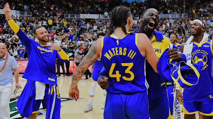 Golden State Warriors forward Lindy Waters III (43) celebrates with forward forward Stephen Curry (left) and forward Draymond Green (right) after making the game winning basket as time expired to defeat the Los Angels Clippers at SimpliFi Arena at Stan Sheriff Center. Mandatory Credit: Steven Erler-Imagn Images