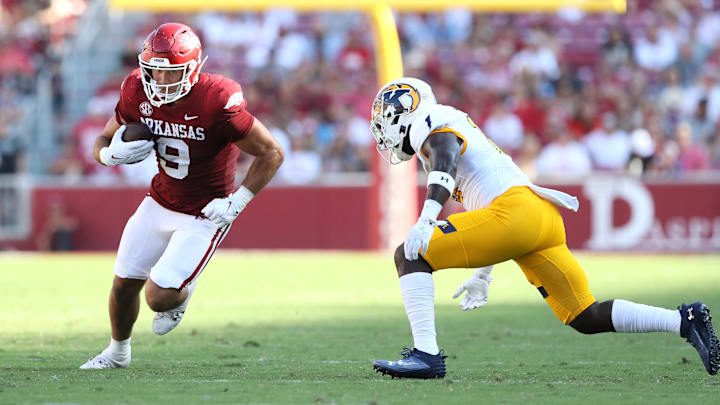 Sep 9, 2023; Fayetteville, Arkansas, USA; Arkansas Razorbacks tight end Luke Hasz (9) runs after a catch during the fourth quarter against the Kent State Golden Flashes at Donald W. Reynolds Razorback Stadium. Arkansas won 28-6. Mandatory Credit: Nelson Chenault-Imagn Images