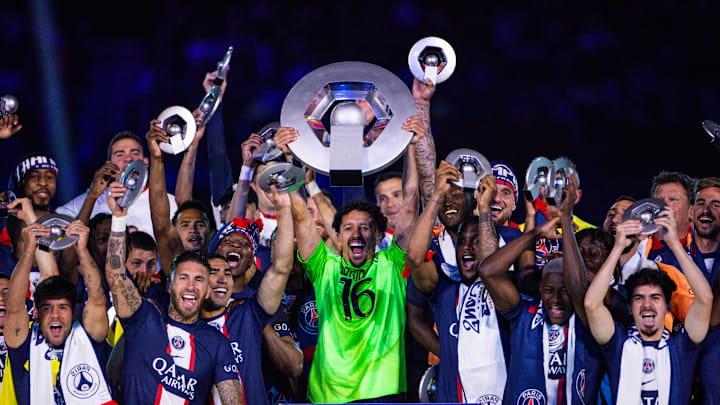 Le PSG a terminé la saison 2022/23 avec un onzième titre de champion de France. Le PSG a terminé la saison 2022/23 avec un onzième titre de champion de France.