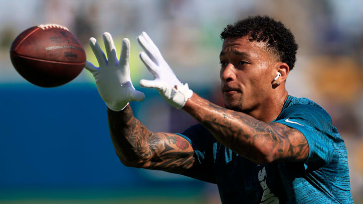Jacksonville Jaguars tight end Evan Engram (17) catches a pass before an NFL football matchup Sunday, Oct. 27, 2024 at EverBank Stadium in Jacksonville, Fla. [Corey Perrine/Florida Times-Union]