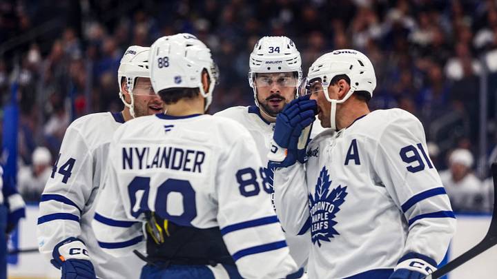 Feb 25, 2026; Tampa, Florida, USA; Toronto Maple Leafs forward Auston Matthews (34), defenseman Morgan Rielly (44), forward William Nylander (88), and forward John Tavares (91) huddle before a face-off against the Tampa Bay Lightning during the second period at Benchmark International Arena. Mandatory Credit: Morgan Tencza-Imagn Images