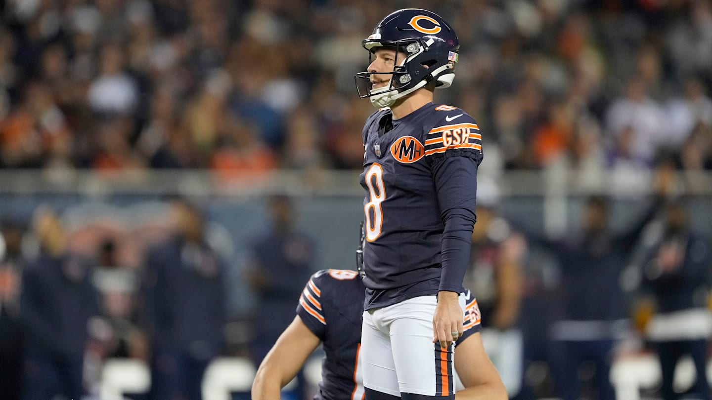 Bears Must Consider Signing New Kicker if Cairo Santos' Injury Proves