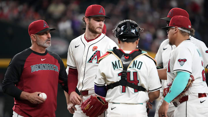 May 26, 2025; Phoenix, Arizona, USA; Arizona Diamondbacks manager Torey Lovullo (17) removes Arizona Diamondbacks pitcher Ryne Nelson (19) from the game against the Pittsburgh Pirates during the seventh inning at Chase Field. Mandatory Credit: Joe Camporeale-Imagn Images