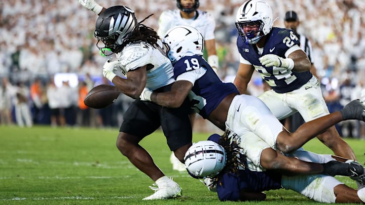 Penn State football defensive end Chaz Coleman against Oregon