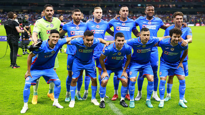El once titular de Cruz Azul frente al América en el Clásico Joven.