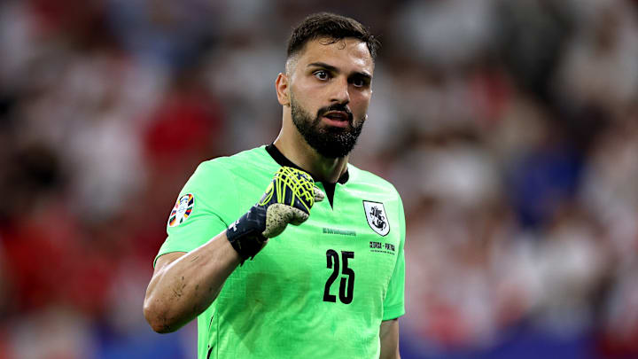 Giorgi Mamardashvili está acertado com o Liverpool para 2025