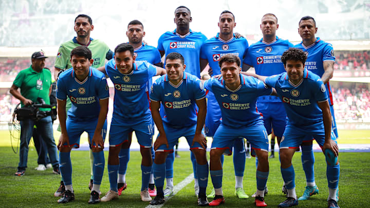 El equipo de Cruz Azul previo a un partido ante Toluca.