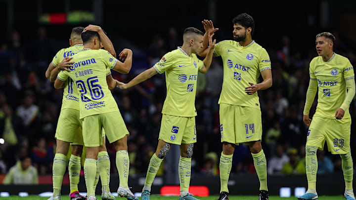 Jugadores del América celebran un gol. Jugadores del América celebran un gol.