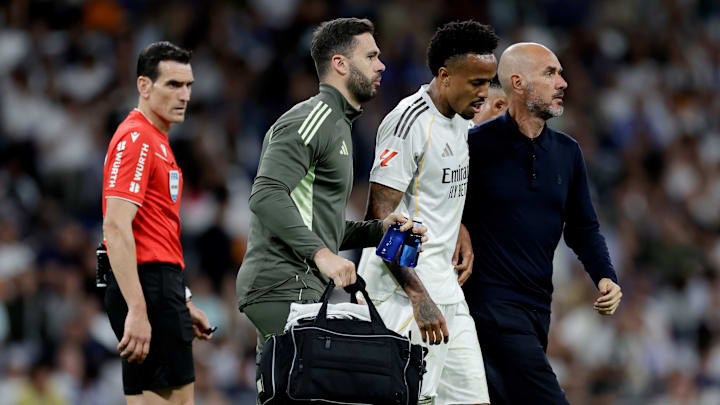 Éder Militão acusa incômodo e é substituído em jogo do Real Madrid 