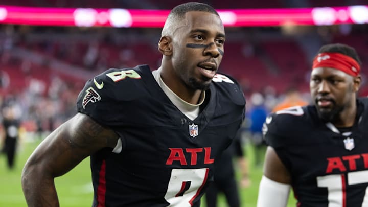Dec 21, 2025; Glendale, Arizona, USA; Atlanta Falcons tight end Kyle Pitts Sr. (8) against the Arizona Cardinals at State Farm Stadium. Mandatory Credit: Mark J. Rebilas-Imagn Images