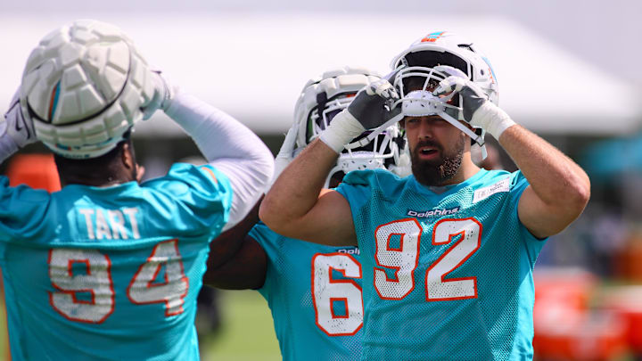 Miami Dolphins defensive tackle Zach Sieler (92) Miami Dolphins defensive tackle Zach Sieler (92)