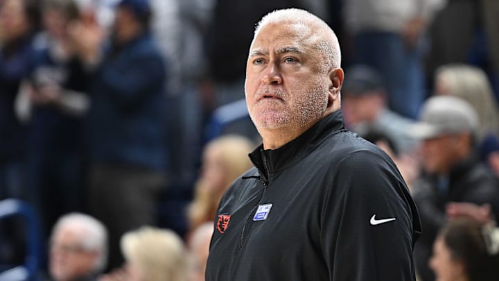 Jan 28, 2025; Spokane, Washington, USA; Oregon State Beavers head coach Wayne Tinkle looks on during a game against the Gonzaga Bulldogs in the first half at McCarthey Athletic Center. Mandatory Credit: James Snook-Imagn Images Jan 28, 2025; Spokane, Washington, USA; Oregon State Beavers head coach Wayne Tinkle looks on during a game against the Gonzaga Bulldogs in the first half at McCarthey Athletic Center. Mandatory Credit: James Snook-Imagn Images