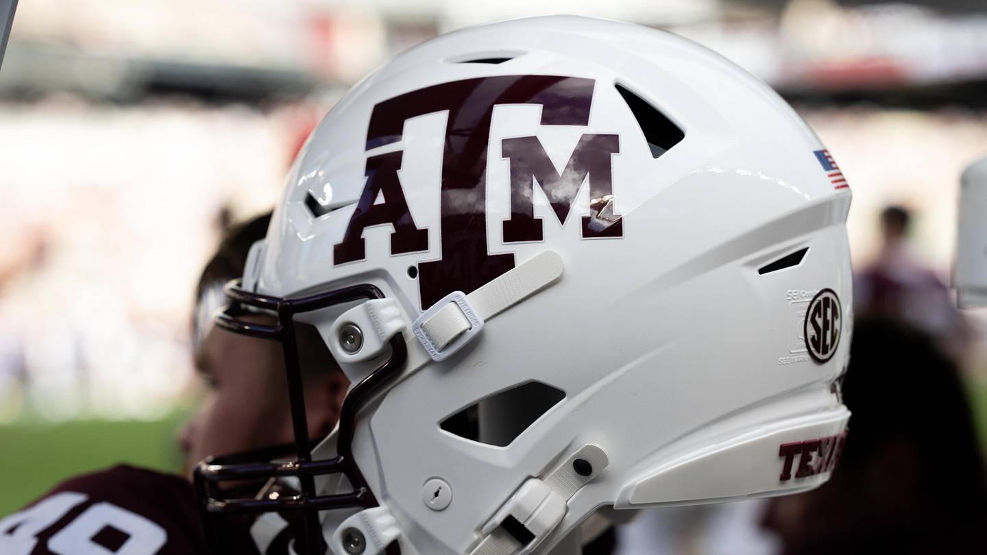 Texas A&M Predicted to Lose WR Recruiting Battle to Washington Huskies