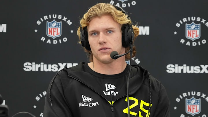Feb 26, 2025; Indianapolis, IN, USA; UCLA linebacker Carson Schwesinger (LB25) during the 2025 NFL Scouting Combine at the Indiana Convention Center. Mandatory Credit: Kirby Lee-Imagn Images Feb 26, 2025; Indianapolis, IN, USA; UCLA linebacker Carson Schwesinger (LB25) during the 2025 NFL Scouting Combine at the Indiana Convention Center. Mandatory Credit: Kirby Lee-Imagn Images
