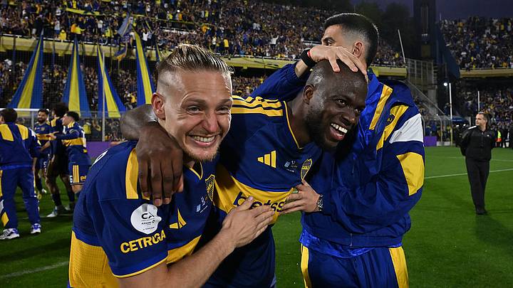 El ecuatoriano Enner Valencia revolucionó el partido desde el banco de suplentes al marcar tres goles en apenas 27 minutos y liderar la espectacular remontada de Boca Juniors, que levantó una desventaja de dos tantos para derrotar 3-2 a Racing este domingo y avanzar a las semifinales de la Copa Argentina. El ecuatoriano Enner Valencia revolucionó el partido desde el banco de suplentes al marcar tres goles en apenas 27 minutos y liderar la espectacular remontada de Boca Juniors, que levantó una desventaja de dos tantos para derrotar 3-2 a Racing este domingo y avanzar a las semifinales de la Copa Argentina.