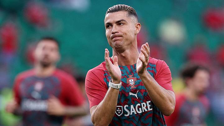 Cristiano Ronaldo fue sancionado por haber abandonado la concentración de Portugal. Cristiano Ronaldo fue sancionado por haber abandonado la concentración de Portugal.