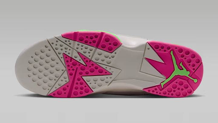 The Air Jordan 7 "Tennis Day" colorway. The Air Jordan 7 "Tennis Day" colorway.