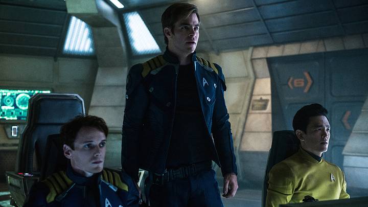 Nov. 1, STAR TREK BEYOND, 8:00-11:00 PM, ET/PT CBS announces the return of the CBS SUNDAY NIGHT MOVIES on Oct. 4, with six fan-favorite films from the Paramount Pictures library, including three "back to school"-themed comedies, FERRIS BUELLER'S DAY OFF, OLD SCHOOL and CLUELESS; a thriller just in time for Halloween, SCREAM; an out-of-this-world action adventure, STAR TREK BEYOND; and a comedy to enjoy during Thanksgiving weekend, COMING TO AMERICA. The first five movies will air on consecutive