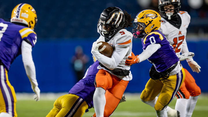 Jordan Davis (5) runs the ball for the Anderson Raptors football team (OH) last season. The Raptors went 14-1 and reached the OHSAA 6A state title game in 2025.