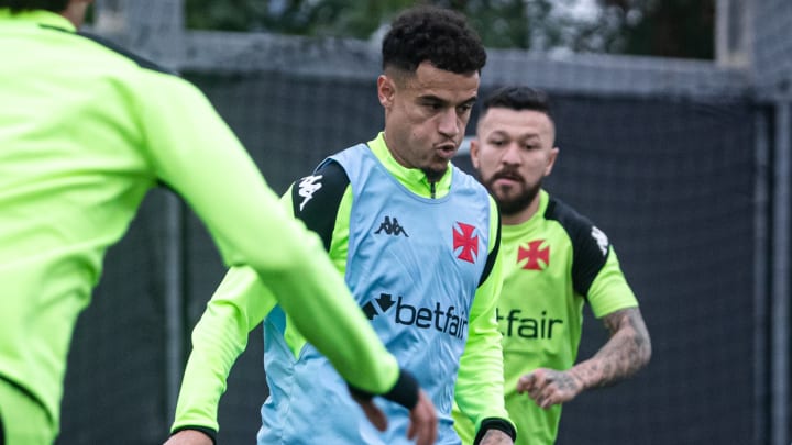 Philippe Coutinho trabalha para ajudar o Vasco na sequência da temporada.