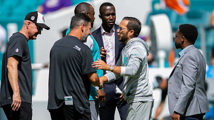 Miami Dolphins head coach Mike McDaniel, shakes hands with members of the Vikings coaching staff