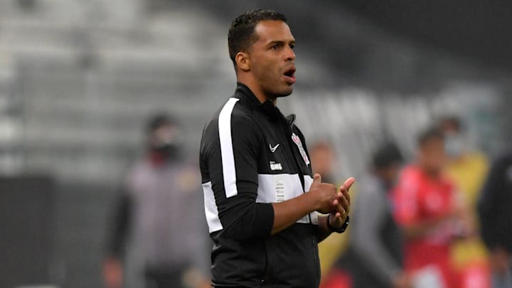 Técnico de 41 anos assumiu o Corinthians de forma interina em duas oportunidades Técnico de 41 anos assumiu o Corinthians de forma interina em duas oportunidades