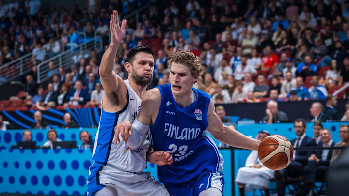 Lauri Markkanen dribbles in Greece vs. Finland, EuroBakset 2025.