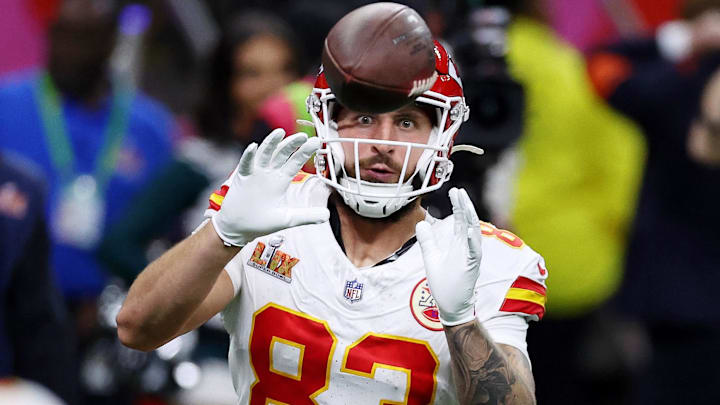 Feb 9, 2025; New Orleans, LA, USA; Kansas City Chiefs tight end Noah Gray (83) makes a catch against the Philadelphia Eagles during the first half of Super Bowl LIX at Caesars Superdome. Mandatory Credit: Bill Streicher-Imagn Images Feb 9, 2025; New Orleans, LA, USA; Kansas City Chiefs tight end Noah Gray (83) makes a catch against the Philadelphia Eagles during the first half of Super Bowl LIX at Caesars Superdome. Mandatory Credit: Bill Streicher-Imagn Images