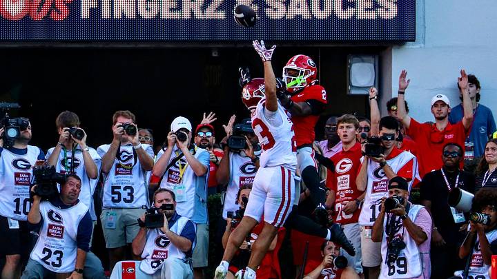 Oklahoma defensive back Eli Bowen defends a pass intended for Georgia wide receiver Thomas Blackshear.