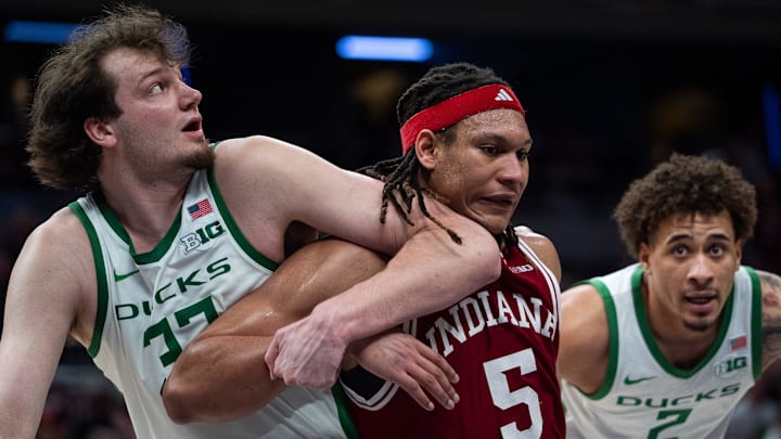 Indiana forward Malik Reneau (5) and Oregon's Nate Bittle (left) during Thursday's game in the Big Ten Tournament.