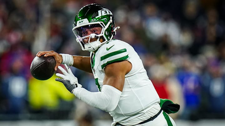 Nov 13, 2025; Foxborough, Massachusetts, USA; New York Jets quarterback Justin Fields (7) looks to pass the ball against the New England Patriots in the third quarter at Gillette Stadium. Mandatory Credit: David Butler II-Imagn Images
